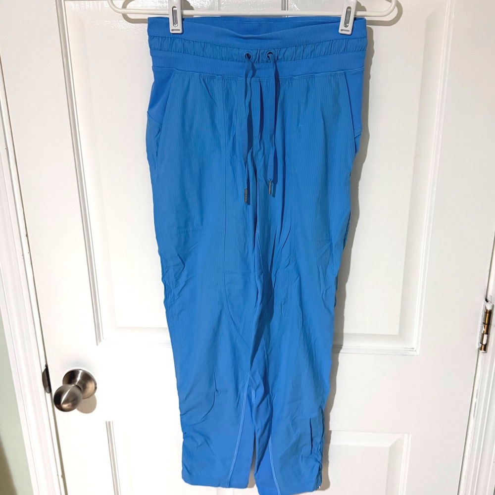 Lululemon Beyond the Studio Crop Blue Jogger Pants LW6CQ3S Size 2